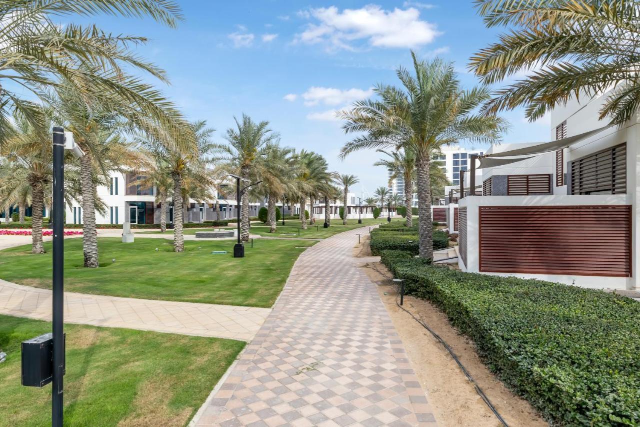 Fam Living - Sarai Beach Villas - Palm Jumeirah - Families Only Dubaï Extérieur photo